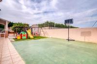 Bazén v ubytovaní Family Villa in Benifayó with Year-Round Private Pool alebo v jeho blízkosti