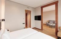 A television and/or entertainment centre at Sercotel Sorolla Palace