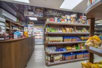 Supermarket nebo jiné obchody v  apartmánu nebo okolí