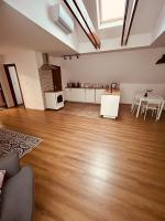 Kuchnia lub aneks kuchenny w obiekcie Pataky Apartmanok