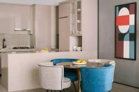Sonder by Marriott Bonvoy Business Bay Apartmentsにあるキッチンまたは簡易キッチン