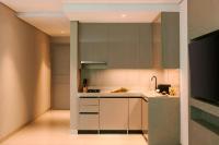 Sonder by Marriott Bonvoy Business Bay Apartmentsにあるキッチンまたは簡易キッチン