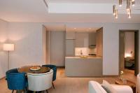 Sonder by Marriott Bonvoy Business Bay Apartmentsにあるキッチンまたは簡易キッチン