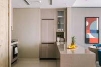Sonder by Marriott Bonvoy Business Bay Apartmentsにあるキッチンまたは簡易キッチン