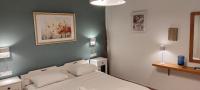 A bed or beds in a room at Papadioti Apartments