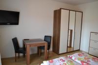 A television and/or entertainment centre at Appartements Bürger