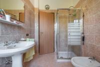 A bathroom at Casa vacanza Elena
