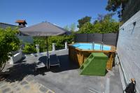Bazén v ubytování Apartament Gina a 3 kms d Lloret de mar nebo v jeho okolí