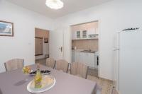 Kuchyňa alebo kuchynka v ubytovaní Apartment Slava