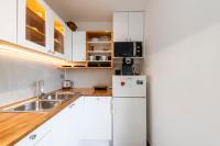 Kuchyňa alebo kuchynka v ubytovaní Apartment One , sea view , free parking