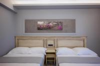 A bed or beds in a room at Carpe Diem Rooms Nei Pori