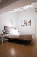 A bed or beds in a room at ÁTICO CENTRO HISTÓRICO MADRID