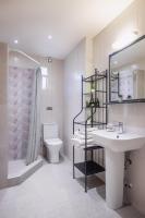 A bathroom at Carpe Diem Rooms Nei Pori