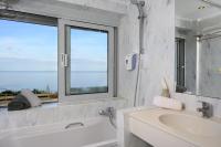 Istron Bay Hotelにあるバスルーム