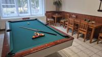 Biliár nebo kulečník v ubytování Hotel Radnice Dobrovice