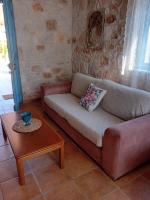 Posezení v ubytování Lithos stone house (Ionio holidays)