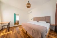 Postel nebo postele na pokoji v ubytování PASHAM RESIDENCE