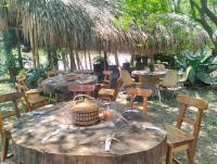 Restaurace v ubytování Osprey Ecolodge