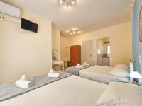 Posteľ alebo postele v izbe v ubytovaní Chariclia Hotel