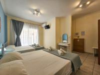 Posteľ alebo postele v izbe v ubytovaní Chariclia Hotel