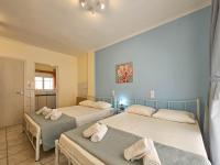 Posteľ alebo postele v izbe v ubytovaní Chariclia Hotel