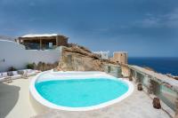 Bazén v ubytovaní Villa Aegean Lighthouse alebo v jeho blízkosti