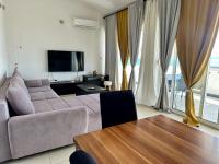 Televízia a/alebo spoločenská miestnosť v ubytovaní Stunning View Apartment with pool