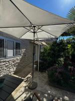 Patio alebo iná vonkajšia časť ubytovania Eleonora Apartments