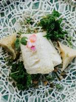 Saint-PaulにあるWood Hôtel & Spaの花皿