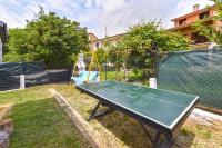 Stolný tenis v ubytovaní Apartments Slavica 1356 alebo v jeho okolí