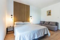 Postel nebo postele na pokoji v ubytování Apartment CRES 4249-2