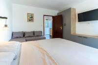 Postel nebo postele na pokoji v ubytování Apartment CRES 4249-2