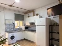 Kuchyňa alebo kuchynka v ubytovaní Apartamento Huelin, A 5 MINUTOS A PIE DE LA PLAYA