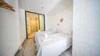 Postel nebo postele na pokoji v ubytování Thanos Hotel