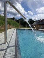 The swimming pool at or close to Weingut-Gästezimmer UHL