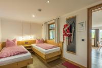 Postel nebo postele na pokoji v ubytování Dreimäderlhaus - Das vegetarische Boutique Hotel