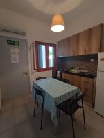 Kuchyňa alebo kuchynka v ubytovaní Apartments Konstantinidis