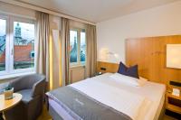 Łóżko lub łóżka w pokoju w obiekcie Hotel Maximilian - Stadthaus Penz