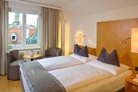 Łóżko lub łóżka w pokoju w obiekcie Hotel Maximilian - Stadthaus Penz