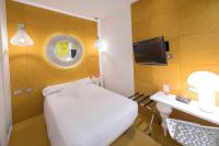 Telewizja i/lub zestaw kina domowego w obiekcie Posada del Dragón Boutique Hotel