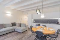 A seating area at Modern & Stylish Apartment in Como City by Rent All Como