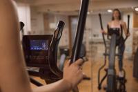 Das Fitnesscenter und&#47;oder die Fitnesseinrichtungen in der Unterkunft Waterlane Riverside - SPA, Pool, Gym &amp; Parking by Downtown Apartments