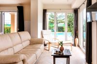 Posezení v ubytování Villa Almyros by Villa Plus