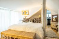 Postel nebo postele na pokoji v ubytování Family Hotel Okoř