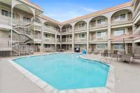 Der Swimmingpool an oder in der Nähe von Best Western San Diego&#47;Miramar Hotel