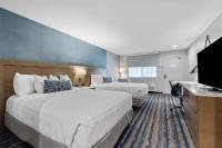 Ein Bett oder Betten in einem Zimmer der Unterkunft Best Western San Diego&#47;Miramar Hotel