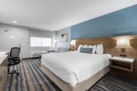 Ein Bett oder Betten in einem Zimmer der Unterkunft Best Western San Diego&#47;Miramar Hotel