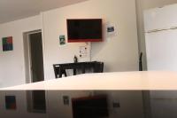 TV a/nebo společenská místnost v ubytování H&M Homes Apartments