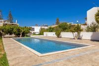Basen w obiekcie CHRISTINE SEASIDE APARTMENTS IN CHANIA lub w pobliżu
