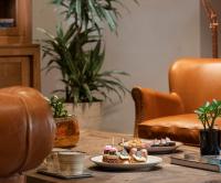 Posezení v ubytování Crowne Plaza Florya Istanbul by IHG
